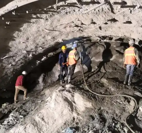 渠县拱顶带模注浆料的施工流程及注意事项